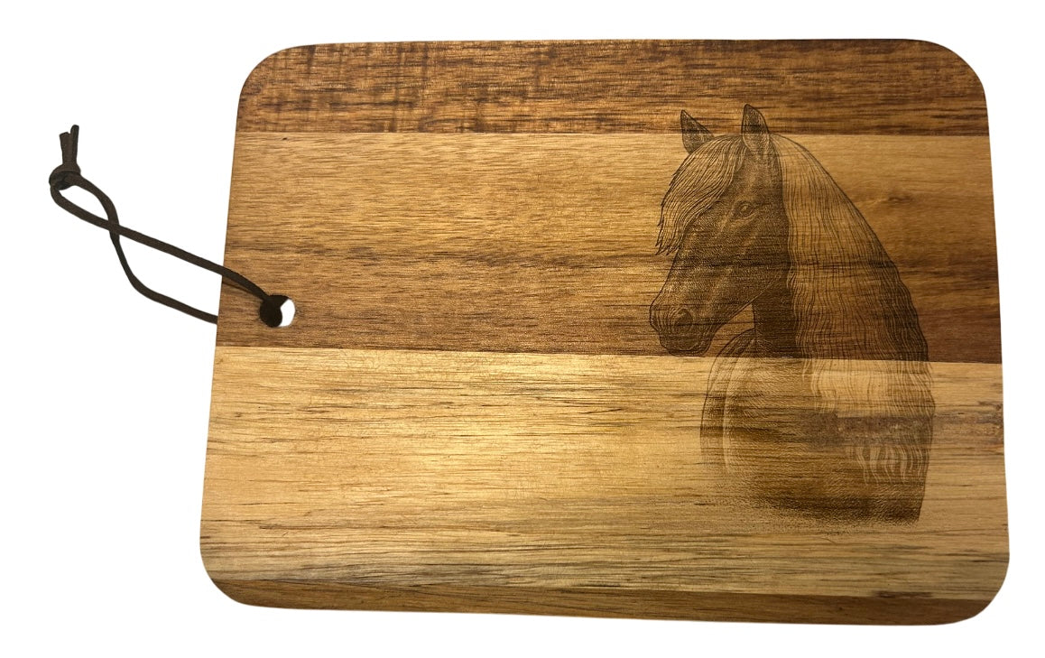 Schneidebrett aus Akazienholz – jedes Stück ein Unikat mit unseren Tier Silhouetten