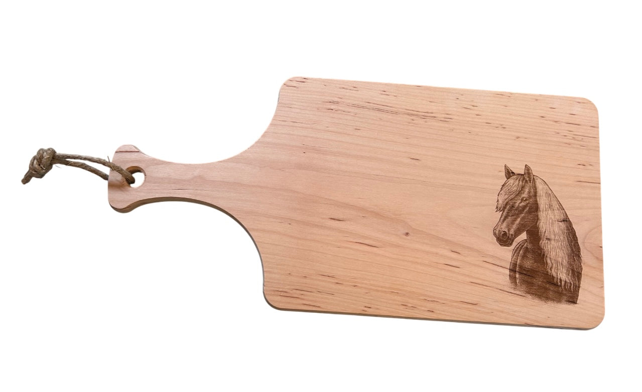Natürlich schön: Graviertes Schneidebrett aus Erlenholz