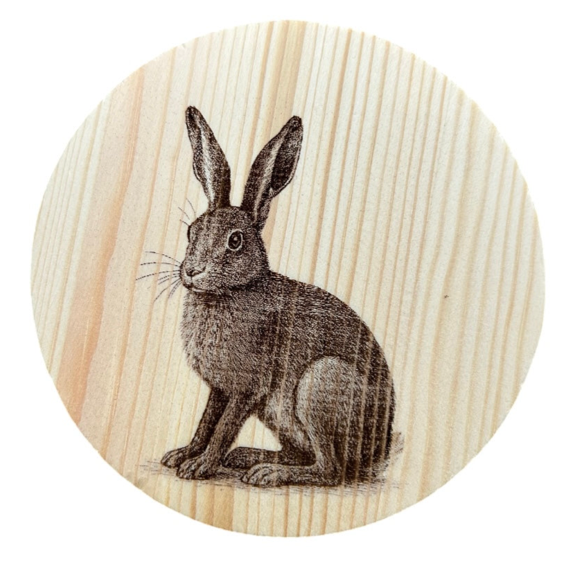 Holzuntersetzer mit Tiergravur – Natur trifft Funktionalität