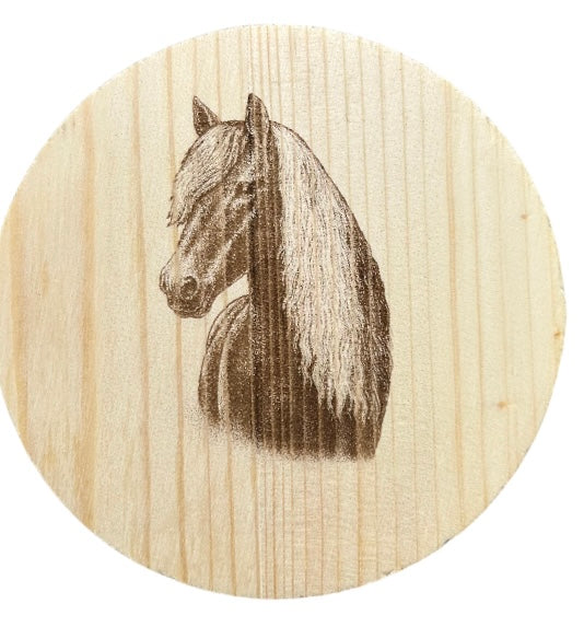 Holzuntersetzer mit Tiergravur – Natur trifft Funktionalität