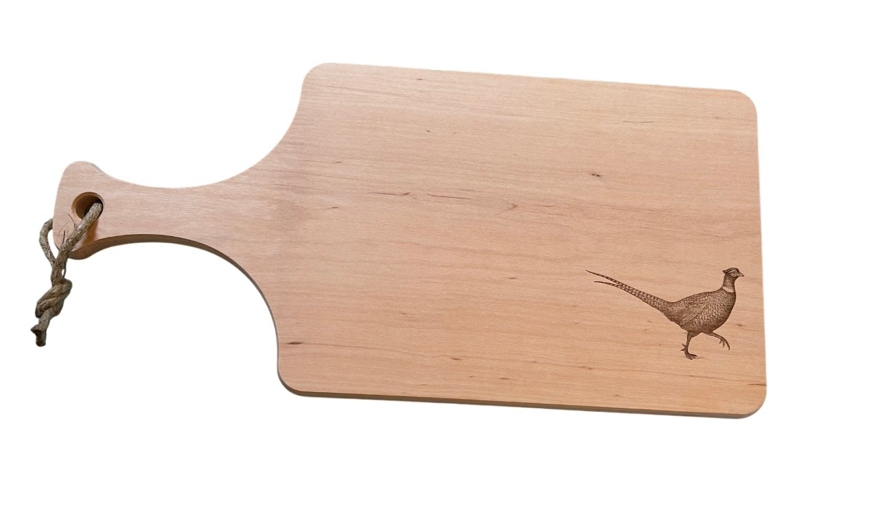 Natürlich schön: Graviertes Schneidebrett aus Erlenholz